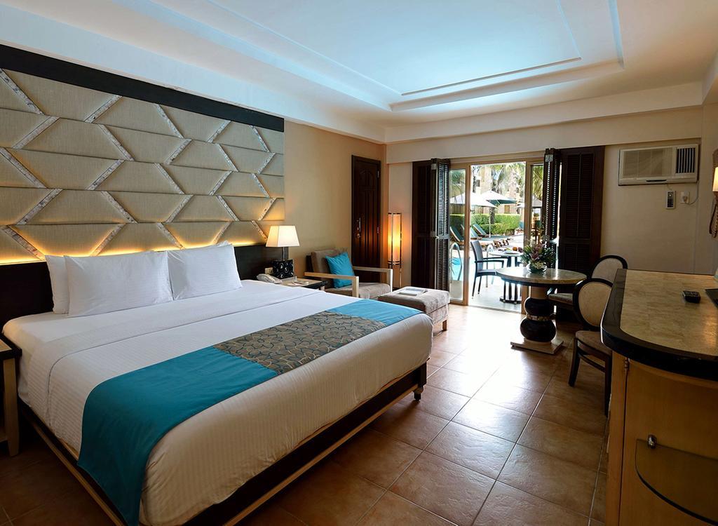 Henann Regency Resort And Spa Balabag  Kültér fotó A room at the Shangri-La Hotel, Manila
