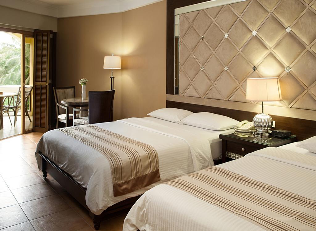 Henann Regency Resort And Spa Balabag  Kültér fotó Deluxe Room